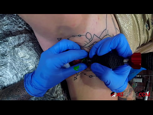 ❤️ Sully Savage oo aad u tattooed ayaa Kintirkeeda ku sawirtay tattoo ❤️❌ Galmo ❌️❤